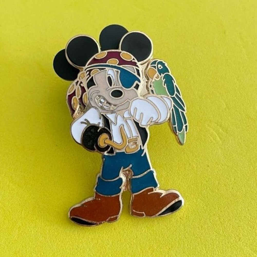 Disney 2004 Pirate Mickey Mouse  Pin #508